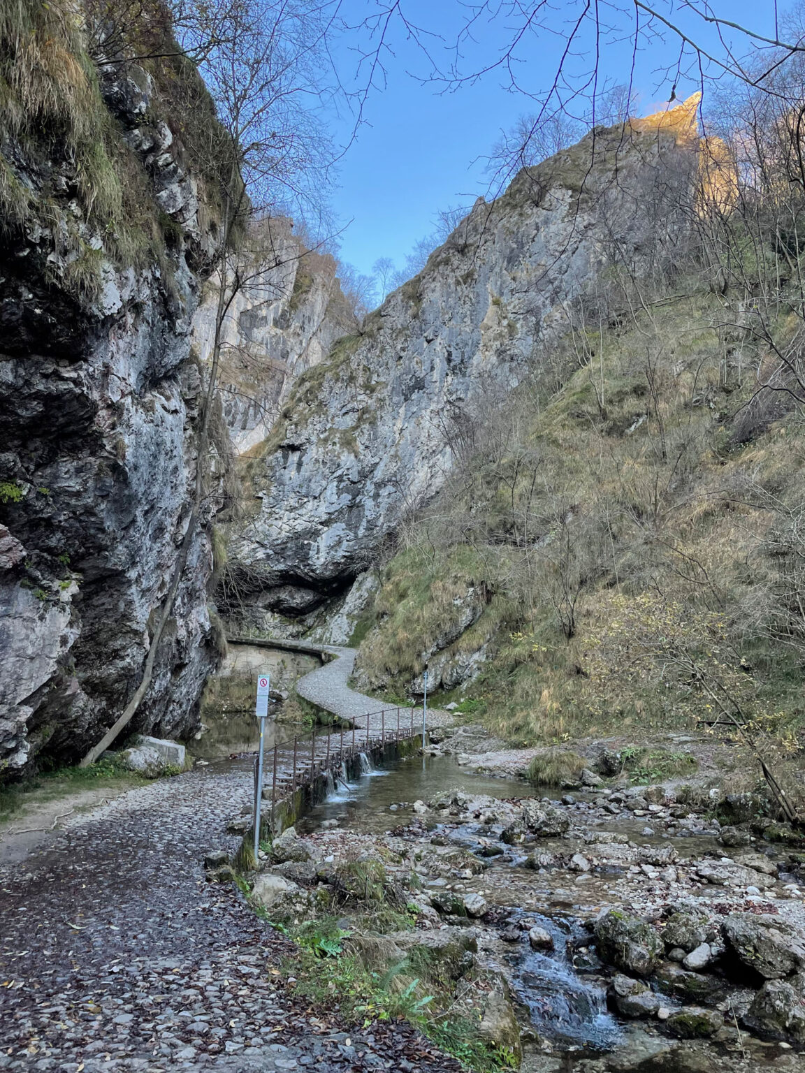 Visitare le cascate di Val Vertova in inverno - Val Vertova Roset