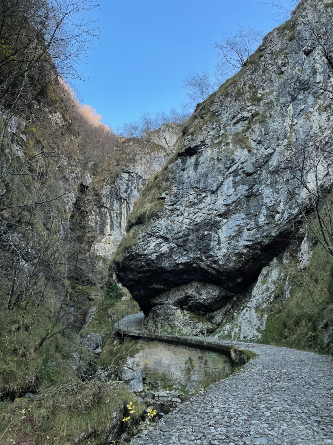 Visitare le cascate di Val Vertova in inverno - Val Vertova Roset
